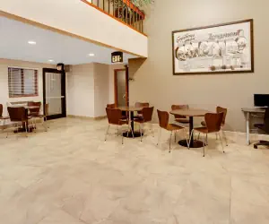 Photo 2 - Super 8 by Wyndham Longmont/Del Camino