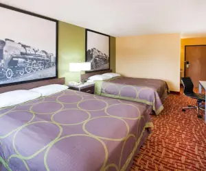 Photo 4 - Super 8 by Wyndham Van Buren/Ft. Smith Area