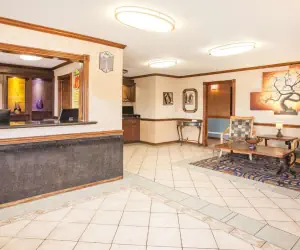 Photo 2 - Super 8 by Wyndham Van Buren/Ft. Smith Area