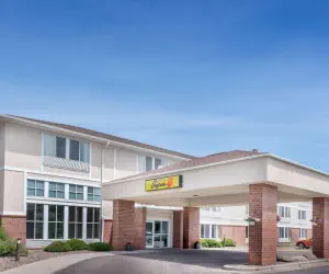 Photo 3 - Super 8 by Wyndham Menomonie WI