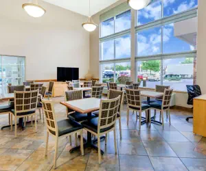 Photo 2 - Super 8 by Wyndham Madison South