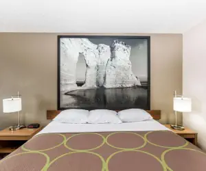 Photo 5 - Super 8 by Wyndham Hays KS