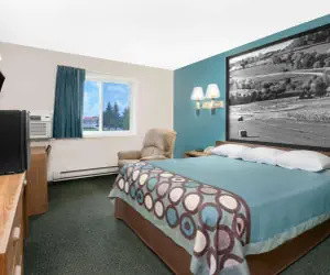 Photo 5 - Super 8 by Wyndham Huron