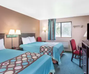 Photo 5 - Super 8 by Wyndham Austin MN
