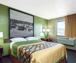 Photo 4 - Super 8 by Wyndham Bath Hammondsport Area