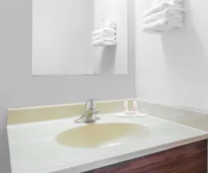 Photo 5 - Super 8 by Wyndham Havre