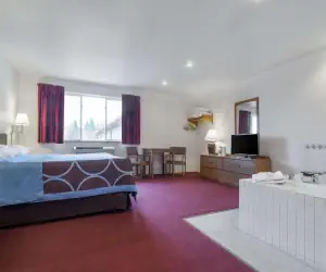 Photo 5 - Super 8 by Wyndham Park Rapids