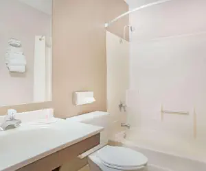 Photo 5 - Super 8 by Wyndham Marshall MN