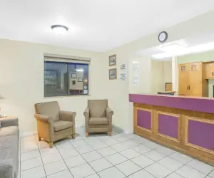 Photo 2 - Super 8 by Wyndham Roanoke VA