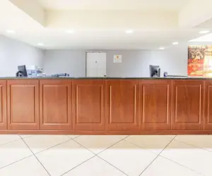 Photo 3 - Super 8 by Wyndham West Monroe