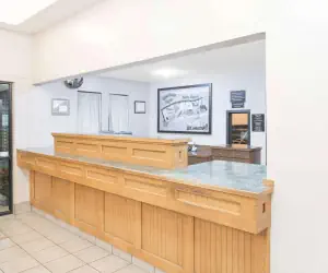 Photo 3 - Super 8 by Wyndham Terre Haute