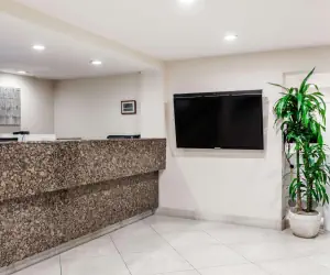 Photo 2 - Days Inn by Wyndham San Diego Hotel Circle