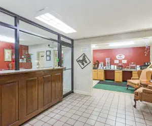 Photo 2 - Super 8 by Wyndham Tifton