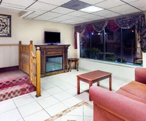 Photo 2 - Super 8 by Wyndham Morristown/South