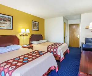 Photo 5 - Super 8 by Wyndham Morristown/South