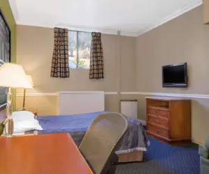 Photo 3 - Super 8 by Wyndham Hayward Downtown