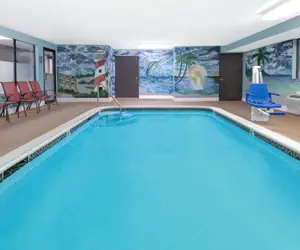 Photo 2 - Super 8 by Wyndham Victoria/North/Mall Area