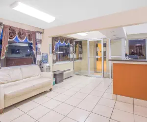 Photo 2 - Super 8 by Wyndham Jasper