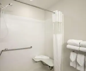 Photo 3 - Ramada by Wyndham Bloomington I-55 and I-74 IL