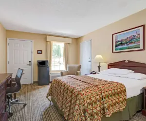 Photo 4 - Baymont by Wyndham Smithfield