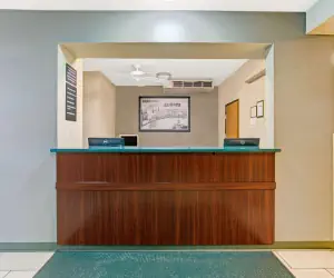 Photo 3 - Super 8 by Wyndham Gurnee