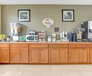 Photo 2 - Super 8 by Wyndham Gurnee