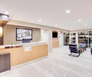 Photo 2 - Super 8 by Wyndham Dalton