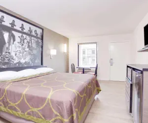 Photo 3 - Super 8 by Wyndham Dalton