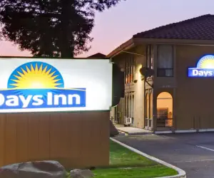 Photo 2 - Days Inn by Wyndham San Jose Convention Center