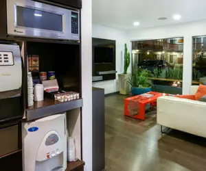 Photo 3 - The Tangerine - a Burbank Hotel