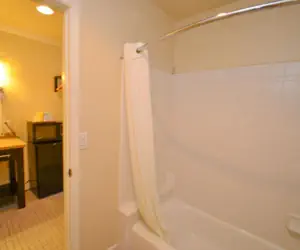 Photo 5 - Bay Front Inn