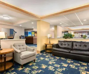 Photo 2 - Days Inn by Wyndham Fargo