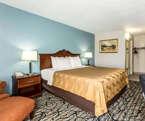 Photo 2 - Quality Inn at the Park