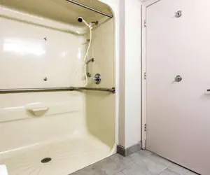 Photo 5 - Quality Inn at the Park