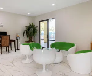 Photo 4 - Clarion Inn & Suites Kissimmee-Lake Buena Vista South