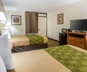 Photo 5 - Econo Lodge Midtown