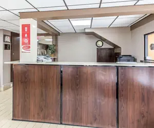 Photo 3 - Econo Lodge Midtown