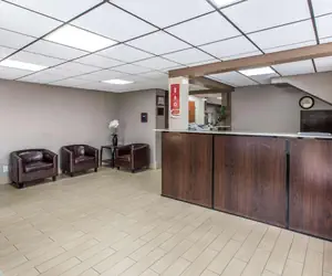 Photo 2 - Econo Lodge Midtown