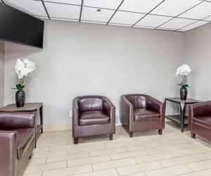 Photo 4 - Econo Lodge Midtown