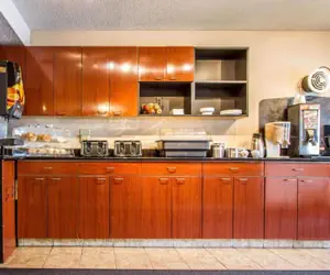 Photo 2 - Econo Lodge Freeport - Brunswick Area