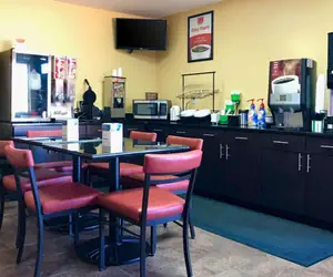 Photo 3 - Econo Lodge