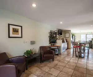 Photo 4 - Econo Lodge