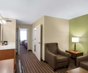 Photo 5 - Comfort Inn & Suites Fayetteville-University Area