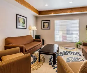 Photo 3 - Quality Inn Fresno Near University