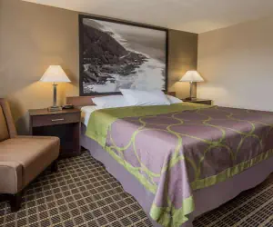 Photo 2 - Super 8 by Wyndham Corvallis