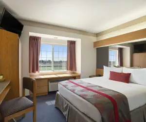 Photo 5 - Ramada by Wyndham Bloomington I-55 and I-74 IL