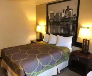 Photo 4 - Super 8 by Wyndham Woodburn