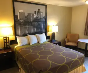 Photo 5 - Super 8 by Wyndham Woodburn