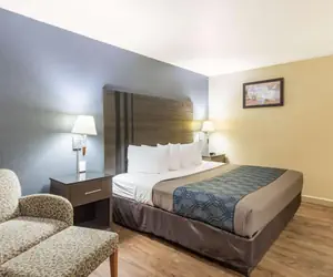 Photo 4 - Econo Lodge Inn & Suites I-35 at Shawnee Mission