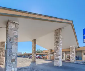 Photo 3 - Americas Best Value Inn Uvalde